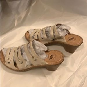 Nurture sandals